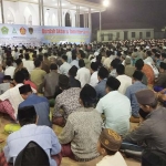 Ribuan Muslimin-Muslimat yang ikut di kegiatan Burdah Akbar dan Do
