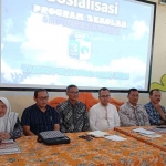 Komite SMPN 3 Tuban saat menggelar konferensi pers terkait sumbangan yang bersifat sukarela senilai Rp1,5 juta.