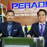 Ketua dan Sekretaris DPC Peradi Gresik Kukuh Pramono Budi, S.H., M.H., dan Andi Fajar Yulianto, S.H., C.T.L, ketika mengikuti Rapimnas 2020 secara virtual. foto: ist.