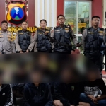 8 Pemuda yang diamankan anggota Polrestabes Surabaya