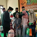 PEDULI: Santunan Anak Yatim dalam rangka Harlah ke-22 PKB yang digelar DPC PKB Sidoarjo, Sabtu (25/7). foto: MUSTAIN/ BANGSAONLINE