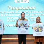 Pj. Gubernur Jatim Adhy Karyono (dua dari kiri) menghadiri pengukuhan DPD Gerkatin Provinsi Jawa Timur masa bakti 2023 - 2028 di Gedung Negara Grahadi Surabaya, Selasa (5/11/2024).