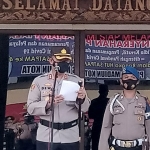 Kapolres Madiun Kota, AKBP Dewa Putu Eka Darmawan, selaku pemimpin upacara ketika menyampaikan sambutan.