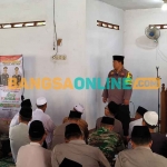 Kabag Ops Polres Jombang, Kompol Purwo Atmojo, saat Jumat Curhat di Masjid Baitussalam. Foto: AAN AMRULLOH/BANGSAONLINE
