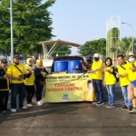 DPD Golkar Gresik melakukan pencegahan Covid-19 dengan membagi-bagikan masker dan hand sanitizer di sejumlah desa Kecamatan Menganti.