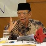 KH A Hasyim Muzadi saat jadi nara sumber dalam diskusi kebangsaandi Senayan Room, Sultan Residence, Jakarta, Jum’at (26/8). Foto: dokumen bangsaonline.com