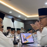 Mehaj Gus Irfan saat pimpin rapat Amirulhaj bersama Wamenhaj Dahnil Anzar.