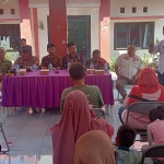 Audiensi antarpemilik warung kopi, warga sekitar, dan pemerintah di Kelurahan Sebani, Kecamatan Gadingrejo, Kota Pasuruan.