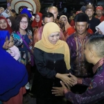 Gubernur Jatim Khofifah disambut ratusan warga Jawa yang tinggal di Kota Palu, Sulawesi Tengah.