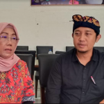 Caleg PDIP Kota Malang Wiwik Sukesi bersama kuasa hukumnya