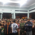 Suasana balai desa saat didemo warga