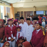 Mentri Sosial RI Saifullah Yusuf foto bersama usai acara selesai
