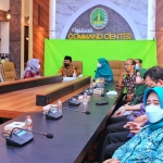 Wakil Wali Kota Pasuruan Adi Wibowo saat menghadiri peringatan Hari Anak Nasional 2022 secara daring dari Madinah Command Center Kota Pasuruan, Sabtu (23/7/2022).