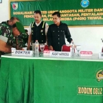 Seorang personel Kodim Lamongan usai diperiksa.