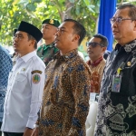 Mendukbangga/BKKBN bersama Wali Kota Pasuruan saat kick off pelayanan KB serentak di tempat kerja.