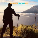 Ilustrasi tips hemat air saat mendaki gunung. Foto: Sulthon/Bangsaonline.