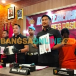 Konferensi pers terkait kasus penipuan di Mapolres Pasuruan. Foto: M. ANDY FACHRUDIN/BANGSAONLINE