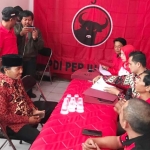 Kepala BPBD Jember Rasyid Zakaria saat mendaftar sebagai bacabup Jember di kantor DPC PDIP Jember, Kamis (5/9).