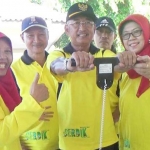 Wabup Sudjarno saat melakukan cek kesehatan dalam peringatan Hari Hipertensi Sedunia, Jumat (19/5).