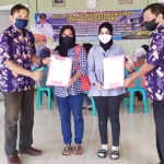 Pengusaha UMKM yang menerima Surat Izin Berusaha melalui Mobiling berlokasi di Desa Jogomerto, Kecamatan Tanjunganom, Kabupaten Nganjuk.