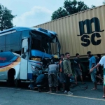 Kecelakaan yang melibatkan sebuah truk dan Bus Sugeng Rahayu di Kecamatan Balongbendo, SIdoarjo.