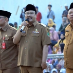 Wali Kota Pasuruan, Saifullah Yusuf atau yang akrab disapa Gus Ipul, saat memimpin apel bersama siswa SD dan SMP di Stadion Untung Suropati.