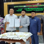 Paripurna laporan akhir pembahasan Rancangan Peraturan Daerah (Raperda) tentang Kawasan Tanpa Rokok (KTR) dan Penataan Desa di DPRD Kabupaten Situbondo, Kamis (21/5/2026). 