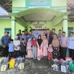Kegiatan santunan KUA Sarirejo Lamongan. Foto: Nur Qomar.