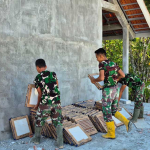 Tim Satgas TMMD ke-128 Kodim 0829/Bangkalan saat proses pembangunan ruangan kelas di SD I Durin Barat.