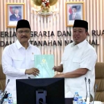 Menteri Nusron (dua dari kanan) bersama Menteri Sosial, Saifullah Yusuf (dua dari kiri), saat membahas program sekolah rakyat di Ruang Rapat Kementerian ATR/BPN, Jakarta. (Ist)