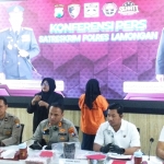 Konferensi pers yang digelar Polres Lamongan terkait kasus arisan bodong dengan total kerugian korban Rp20 Miliar