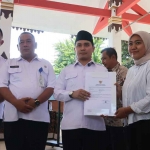 Bupati Mojokerto saat melaunching 2 program dalam rangka mendukung UMKM dan Investor.