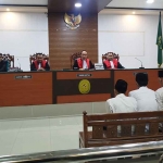 Sidang terdakwa pembunuhan dan pemerkosaan di PN Jombang.