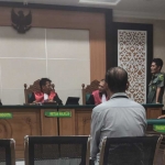 Sidang kasus penggelapan di Sidoarjo.