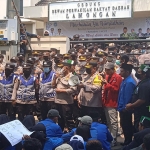 Suasana demo mahasiswa di Lamongan.