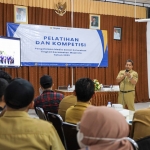 Wahyu Widiyanto, Analis Kebijakan Ahli Muda Bagian Protokol dan Komunikasi Pimpinan (Prokompim) Pemkot Kediri saat menyampaikan paparan. (Ist).