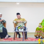 Khofifah saat menghadiri bedah buku yang diselenggarakan di Auditorium Universitas Islam Makassar (UIM)