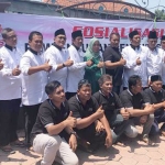 MGS dan RJS saat deklarasi siap memenangkan Anis Ambiyo Putri di Pilbup Gresik 2020, Senin (27/1). foto: ist.