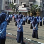 PNS Pemkab Gresik saat mengikuti apel. Foto: Ist