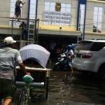 Tampak banjir di depan kantor BPN Sidoarjo.