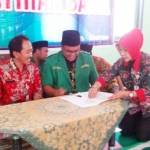 TEKEN: Pemkab Probolinggo saat MoU dengan GP Ansor Kabupaten Probolinggo guna meningkatkan ekonomi kreatif pemuda. foto: BANGSAONLINE