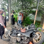 Motor yang dikendarai korban Prayitno ringsek setelah tertabrak KA Logawa.