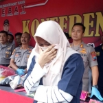 UF (29) seorang ibu rumah tangga asal Kecamatan Merakurak, Kabupaten Tuban, menyesali perbuatannya telah menjadi pengedar sabu.