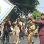 Wali Kota Rukmini saat melepas pawai Muharram. foto: andi/BANGSAONLINE