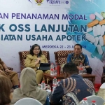 Pj Wali Kota Kediri, Zanariah, memberi sambutan di Bimtek OSS Lanjutan untuk Kegiatan Usaha Apotek. Foto: Ist