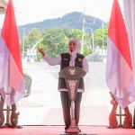 Gubernur Khofifah saat memberi sambutan ketika peresmian Jembatan Kembang dan Gandu di Pacitan.