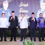 Wisnu Nugroho Dewanto menyerahkan tongkat kepemimpinan kepada Zaeroji sebagai Kakanwil Kemenkumham Jatim yang baru pada Rabu (11/5/2022).