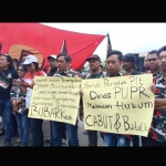 Gerakan Perubahan Indonesia (GPI) menggelar aksi demo di depan kantor Pemerintah Kabupaten Blitar.