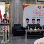 BPU DPW PKS Jawa Timur, Abdul Aziz saat memberikan sambutan di acara Halal Bihalal di Hotel Cahaya Berlian, Minggu (14/5/2023).