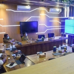 Wali Kota Kediri Abdullah Abu Bakar dan jajarannya saat mengikuti arahan Presiden Joko Widodo secara virtual. foto: ist.